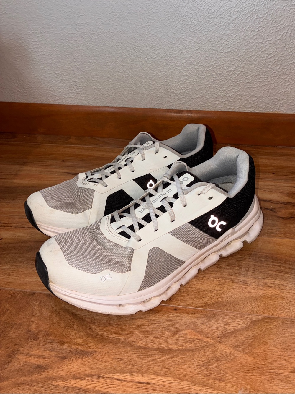 On Cloud Men’s Cloudrunner Athletic Sneaker Shoes, black & white - size 8.5
